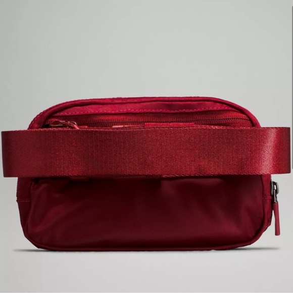 Lululemon Team Canada Belt Bag - Picture 2 of 9